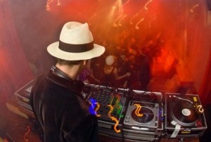 BESH-ONE-ROCKIN-IT (2)